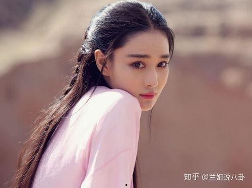 娱乐八卦图片形式爆料,某当红小花与神秘富商深夜密会现场曝光！  第1张